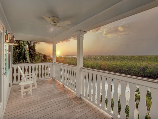 From Villa walk to shops, grocery store, restaurants and the parks!